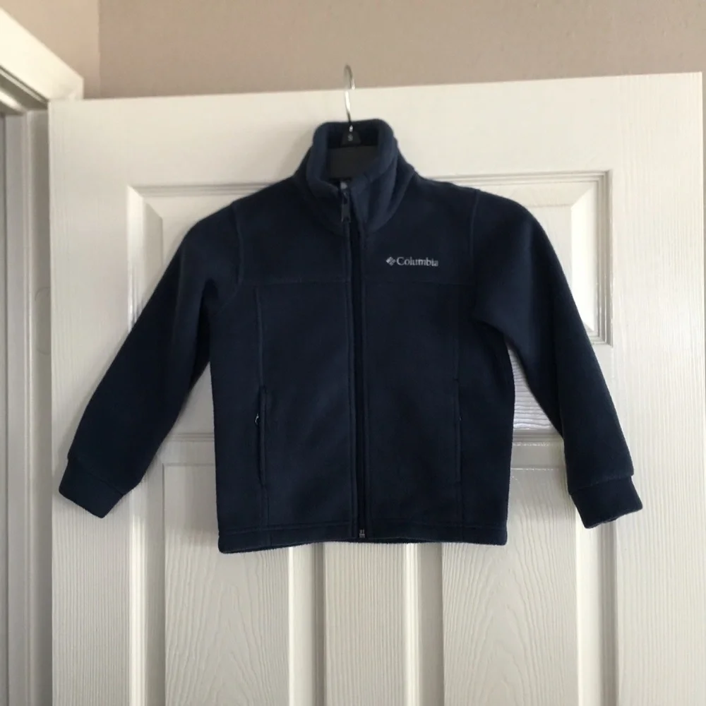 COLUMBIA KIDS SWEATERS CONSIDERED NEW